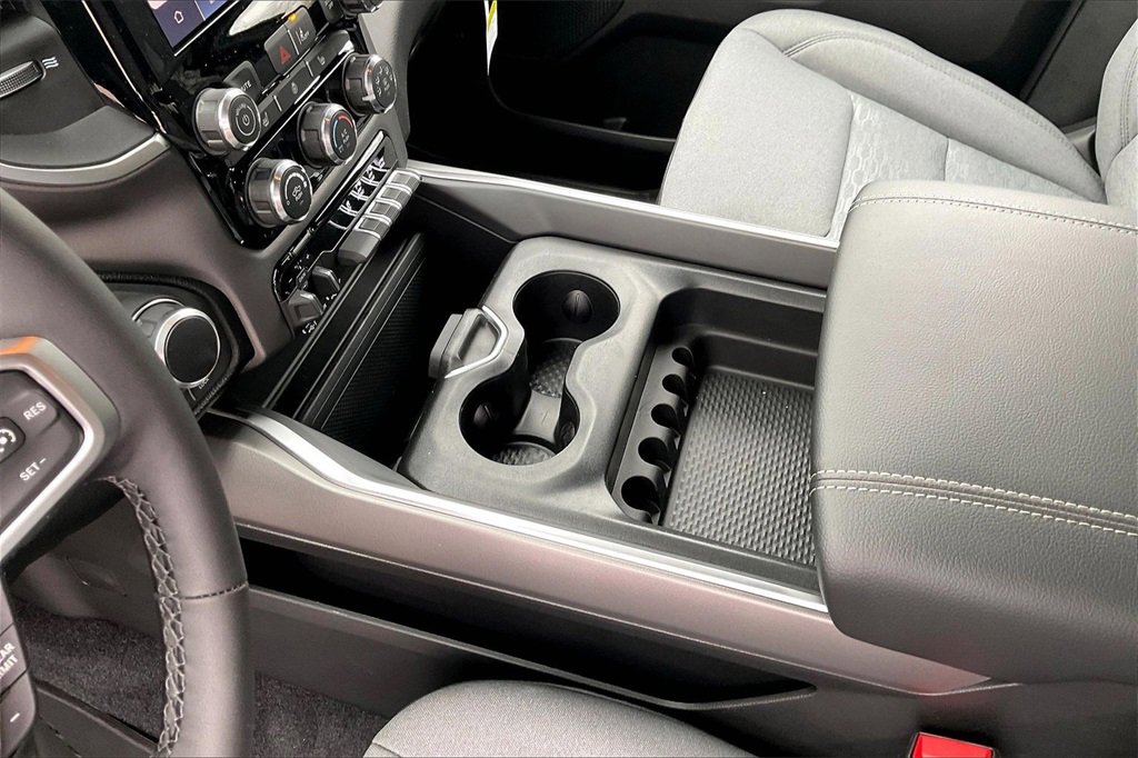 New 2026 RAM 1500 4x4 Crew Cab image 8