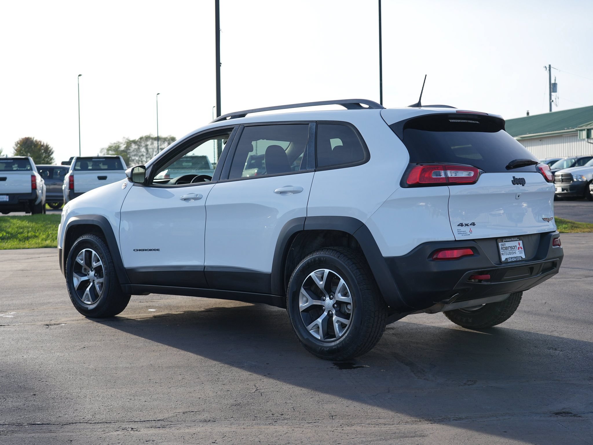 Used 2017 Jeep Cherokee Trailhawk AWD/4WD image 6