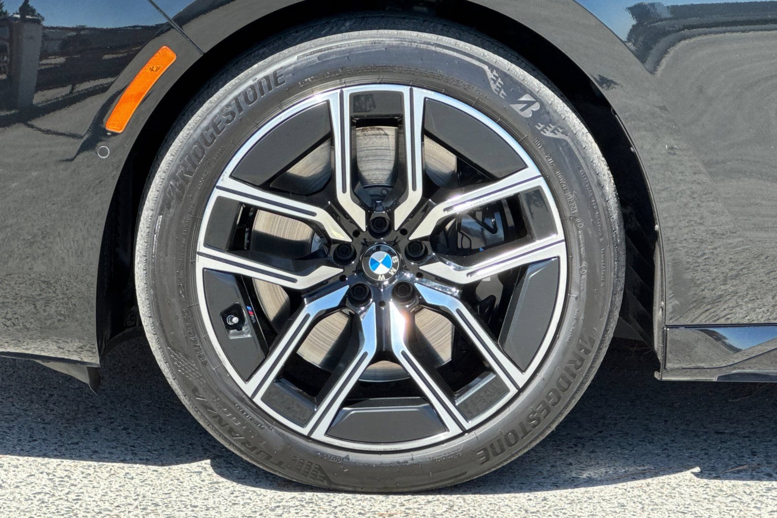 Used 2023 BMW 760i xDrive w/ Luxury Rear Seating Package AWD/4WD image 37