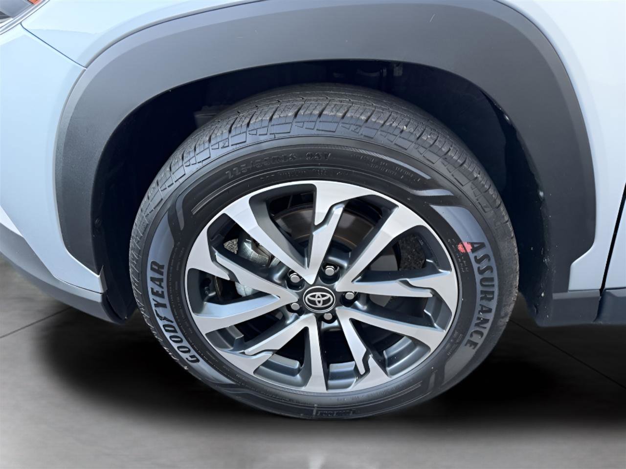 Used 2025 Toyota Corolla Cross XLE image 28