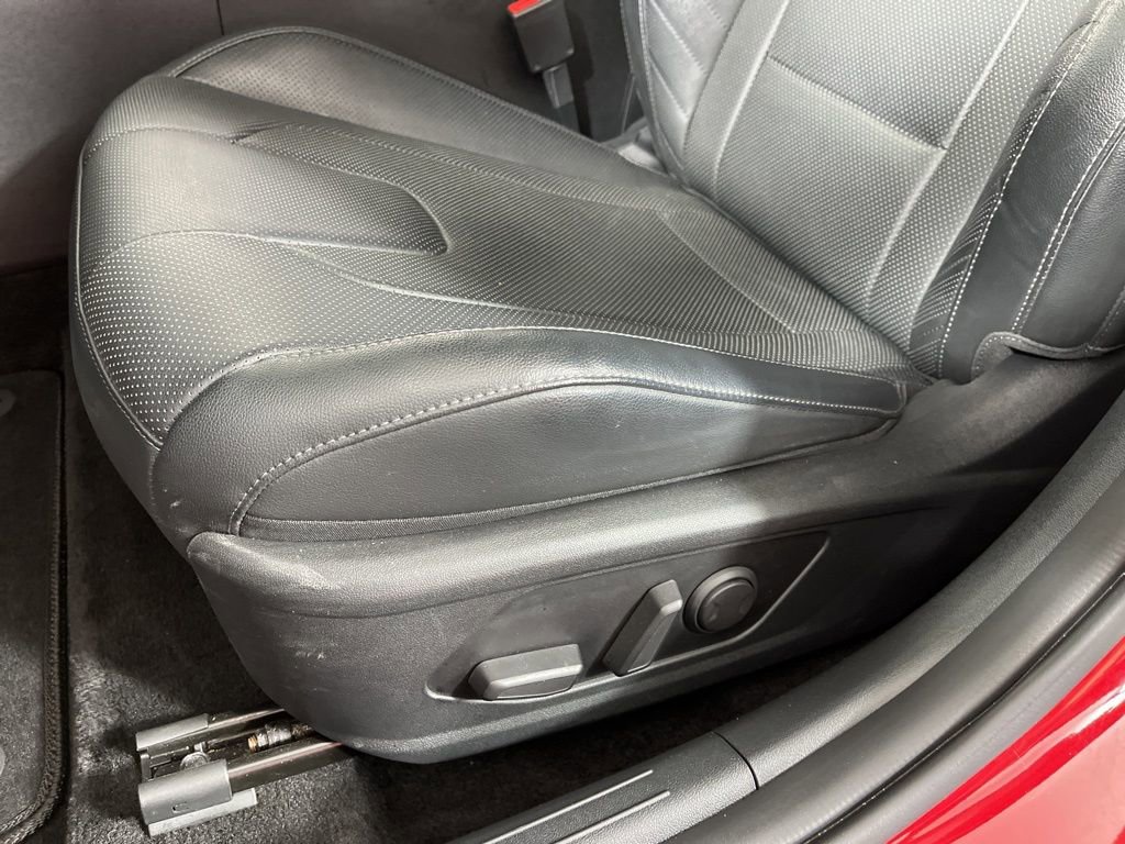 Used 2022 Hyundai Elantra Limited w/ Preferred Accessory Package image 24