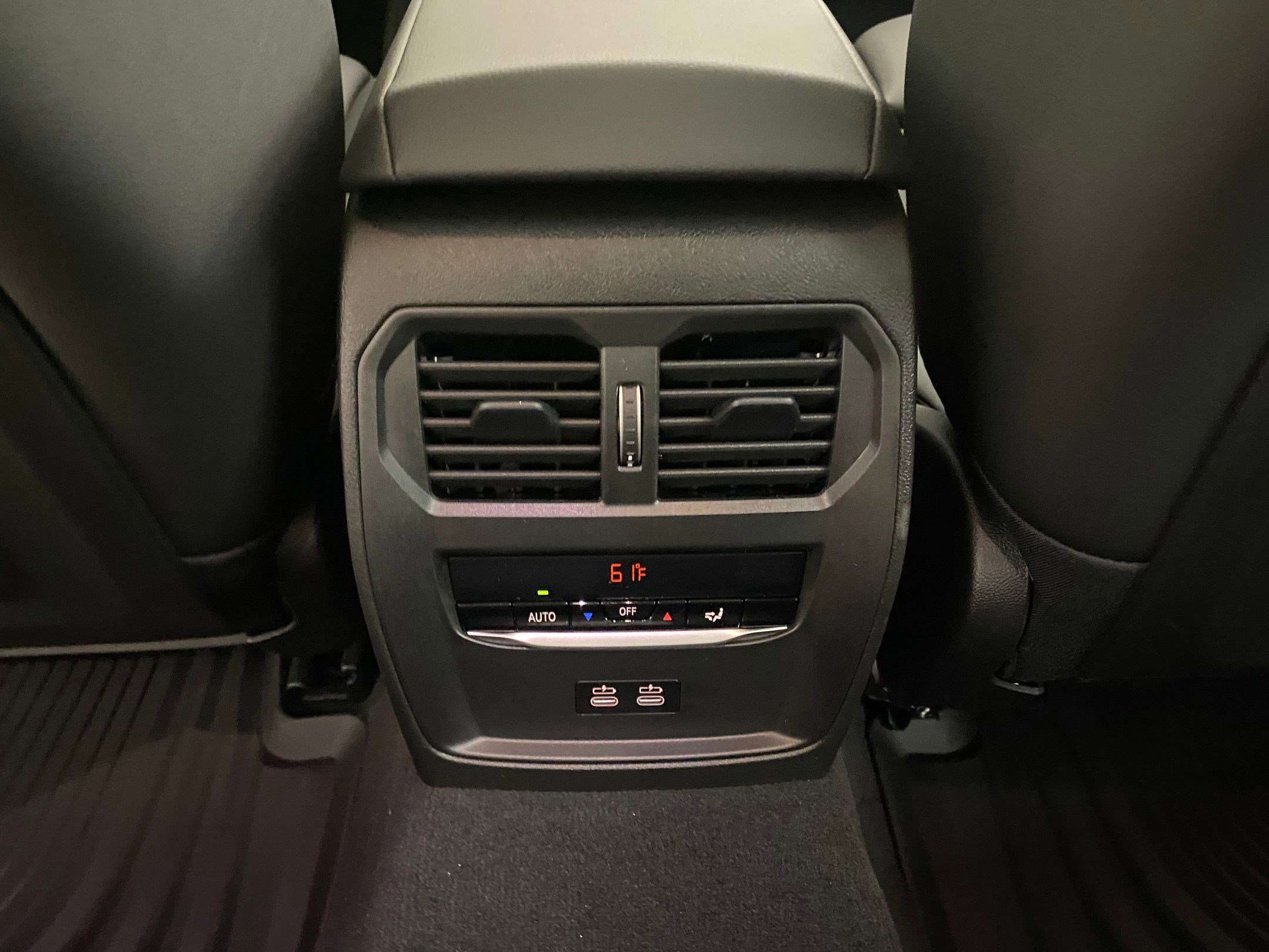 New 2025 BMW 330i xDrive Sedan w/ Convenience Package image 29