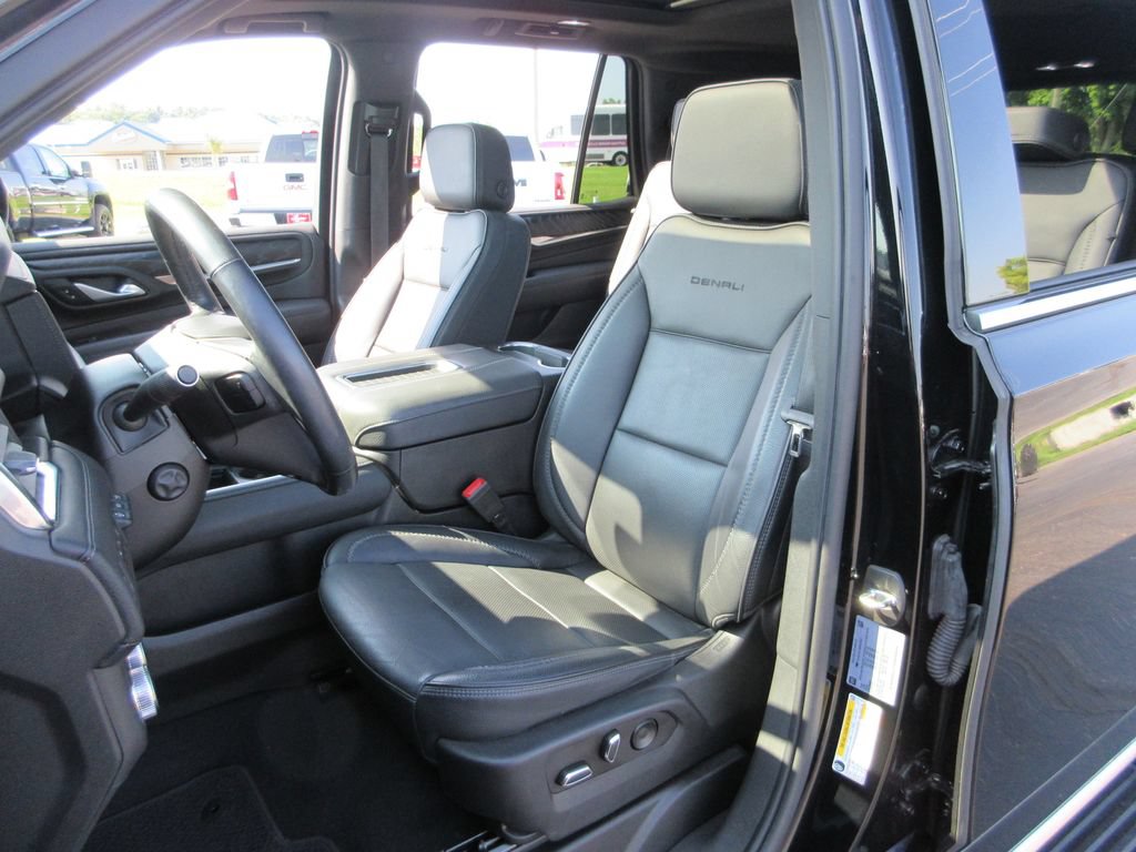 Certified 2022 GMC Yukon Denali w/ Denali Premium Package AWD/4WD image 22