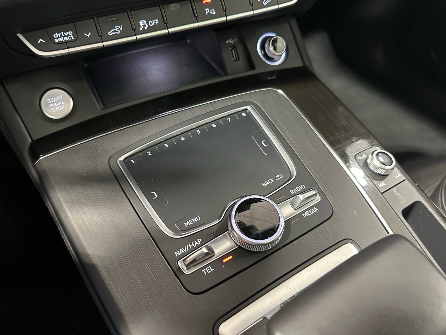 Used 2020 Audi Q5 e Premium Plus w/ Premium Plus Package image 32