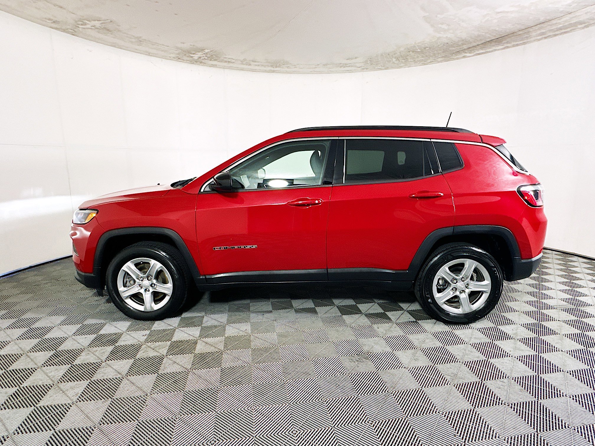 Used 2023 Jeep Compass Latitude AWD/4WD image 6