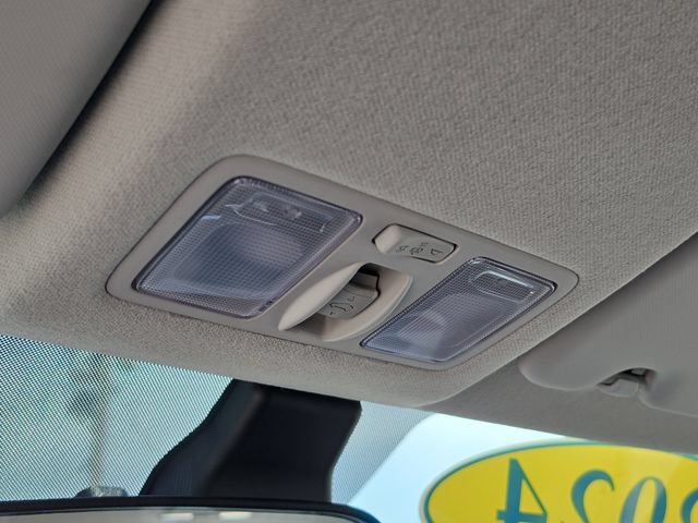 Used 2024 Hyundai Venue SEL FWD image 28