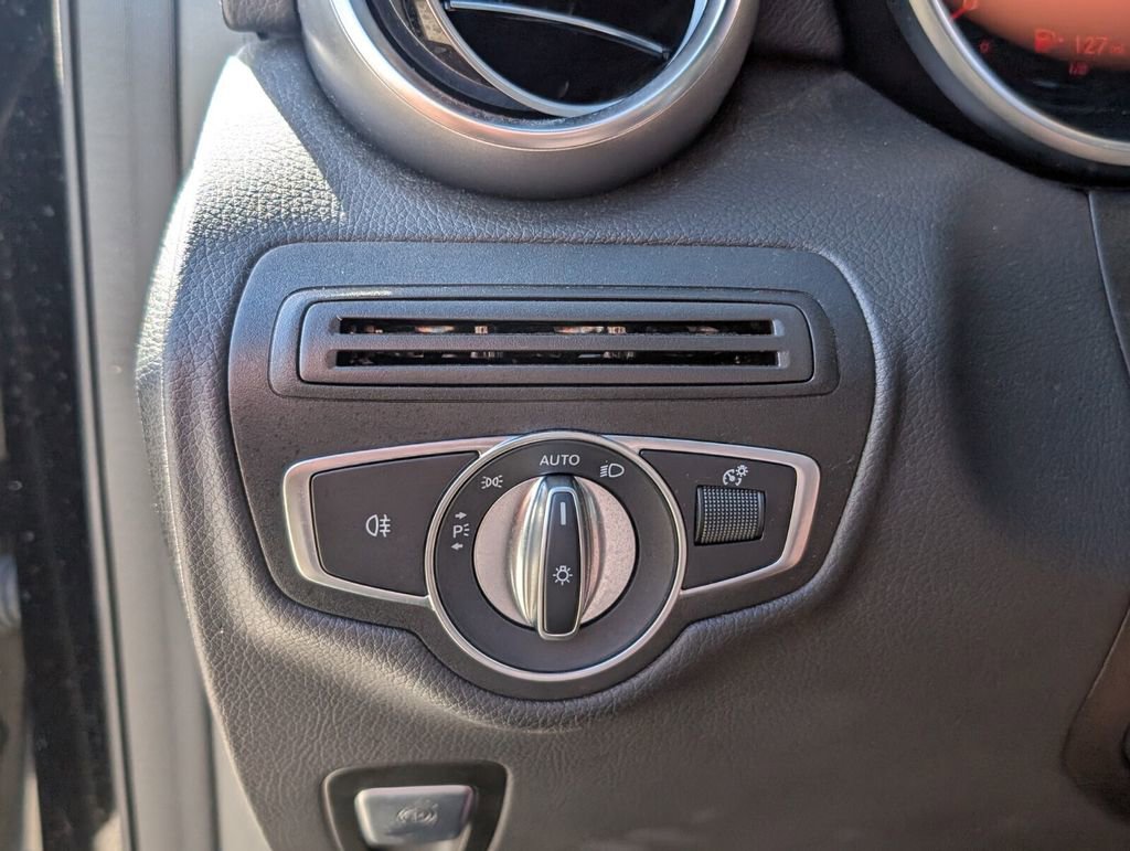 Used 2022 Mercedes-Benz GLC 300 image 28