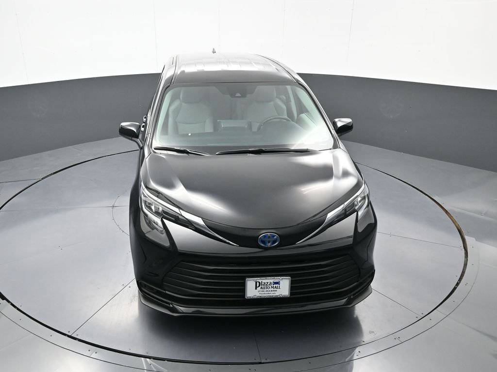 Used 2024 Toyota Sienna LE w/ Protection Package (TMS) AWD/4WD image 31