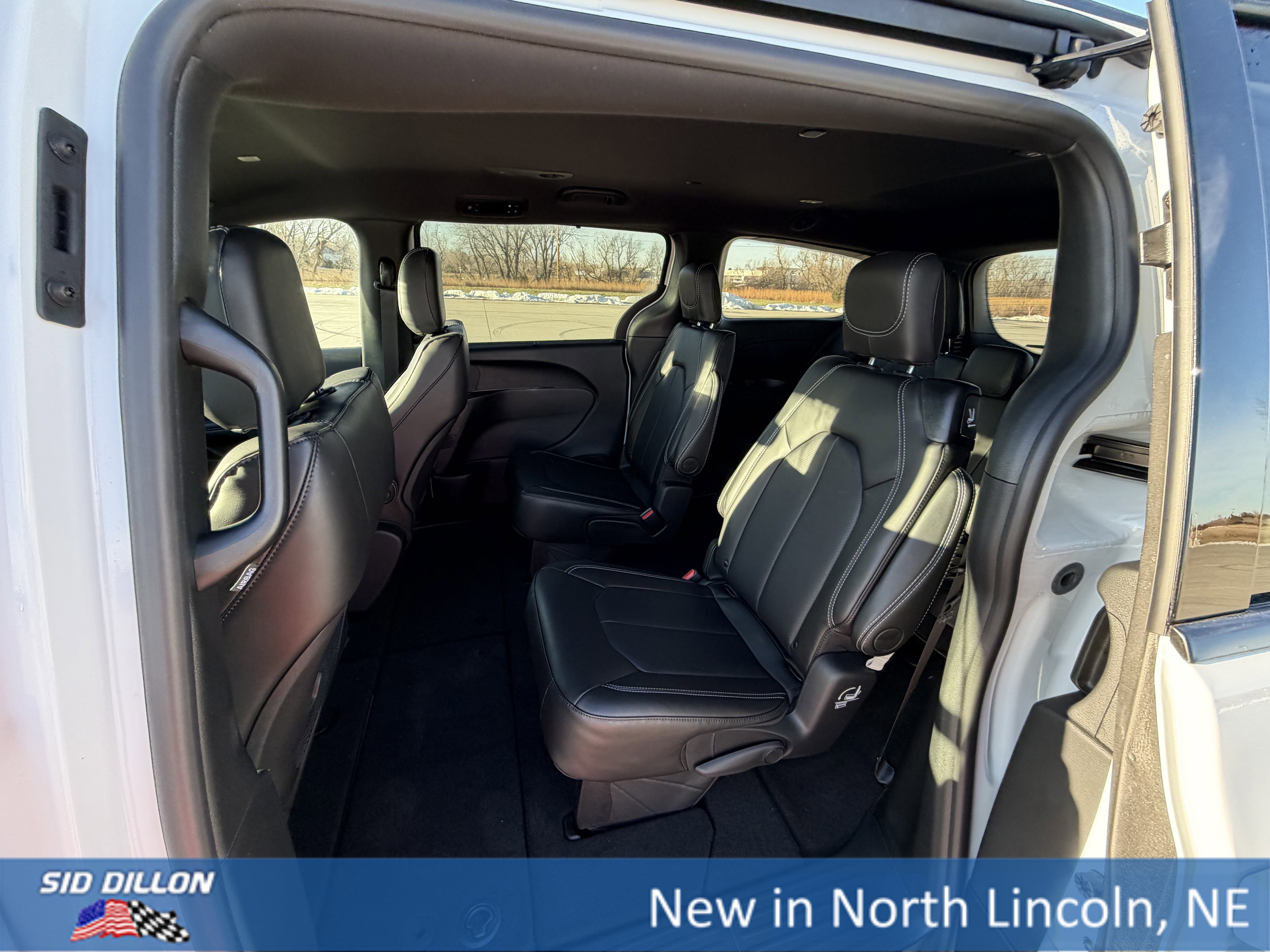 New 2026 Chrysler Pacifica Select w/ S Appearance Package image 16