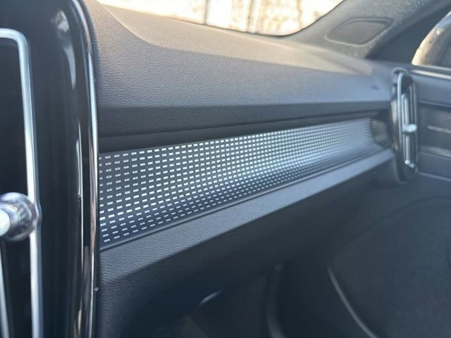 Used 2021 Volvo XC40 T5 R-Design w/ Advanced Package image 21