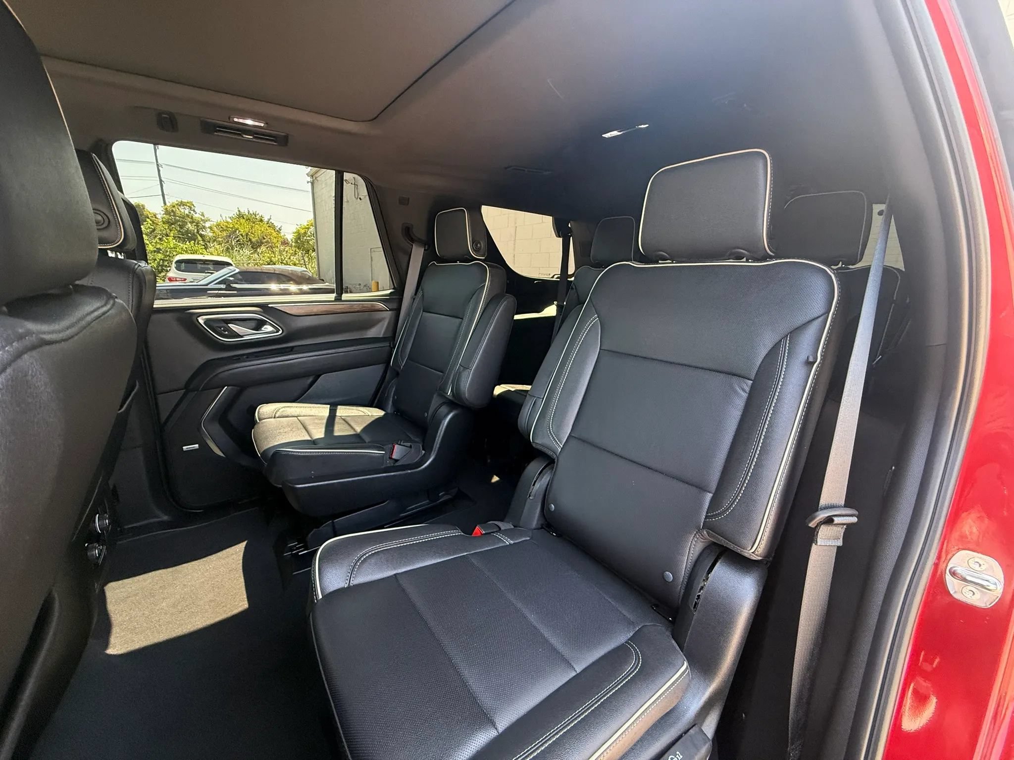 Used 2024 Chevrolet Tahoe Premier AWD/4WD image 30