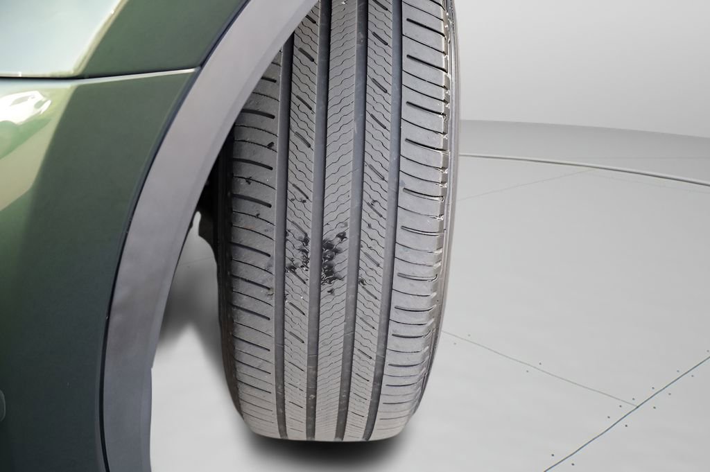 Used 2023 Toyota Highlander XLE AWD/4WD image 4