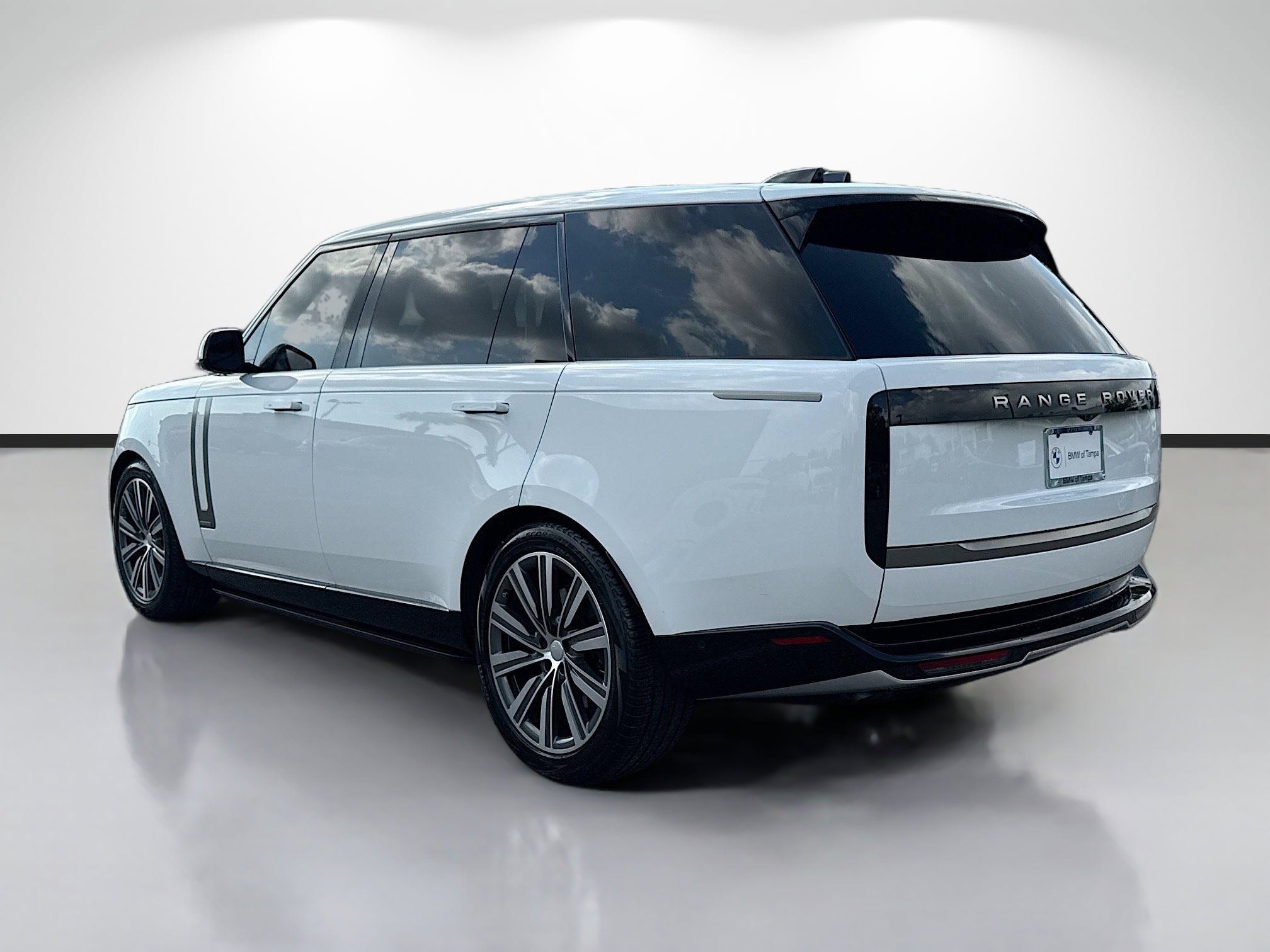 Used 2025 Land Rover Range Rover Long Wheelbase Autobiography image 5