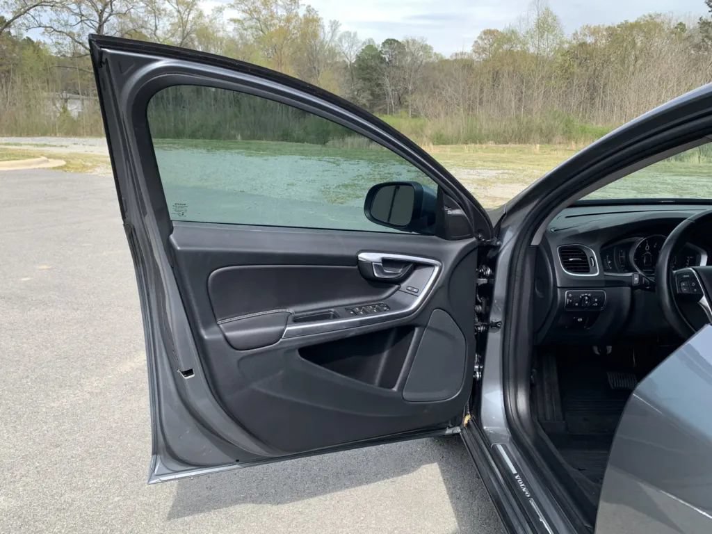 Used 2018 Volvo V60 T5 Dynamic w/ Vision Package AWD/4WD image 16
