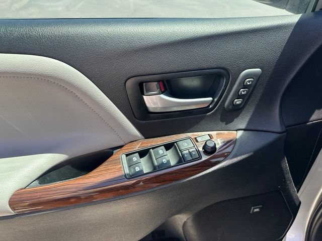 Used 2015 Toyota Sienna Limited AWD/4WD image 17