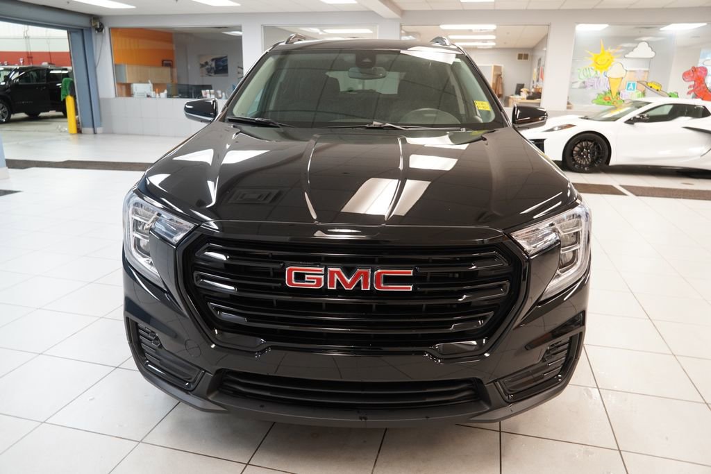 Used 2024 GMC Terrain SLE w/ Driver Convenience Package AWD/4WD image 14
