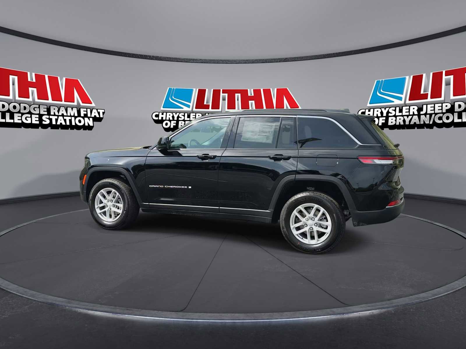 New 2026 Jeep Grand Cherokee Laredo X RWD image 5