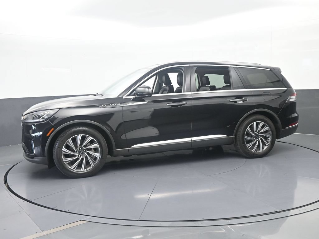 Used 2025 Lincoln Aviator 2WD image 2