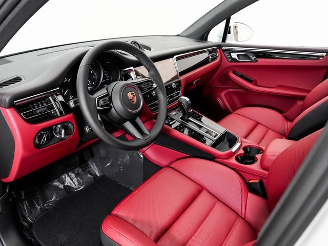 New 2026 Porsche Macan image 4