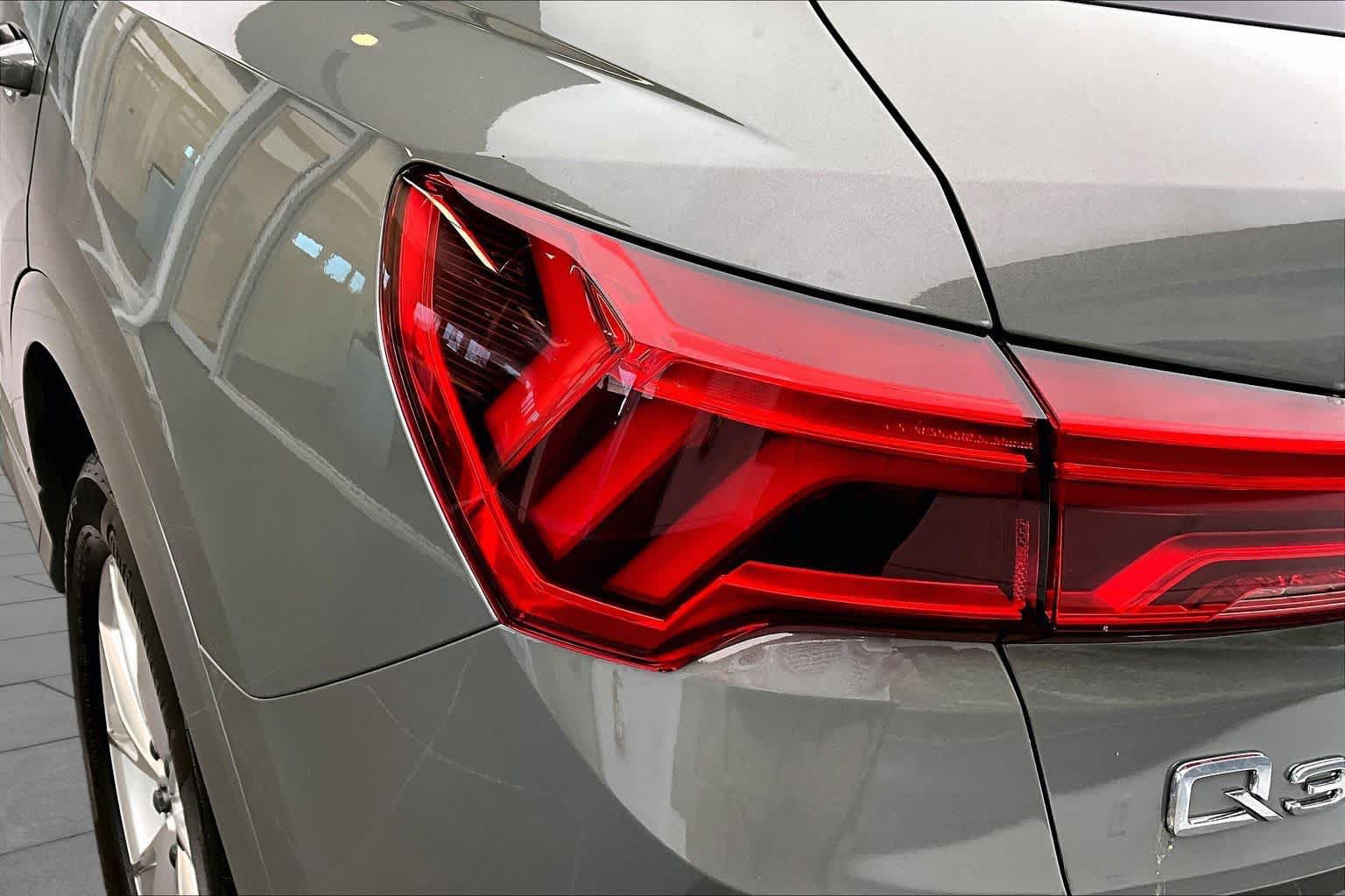 Certified 2025 Audi Q3 2.0T Premium Plus w/ Premium Plus Package AWD/4WD image 28