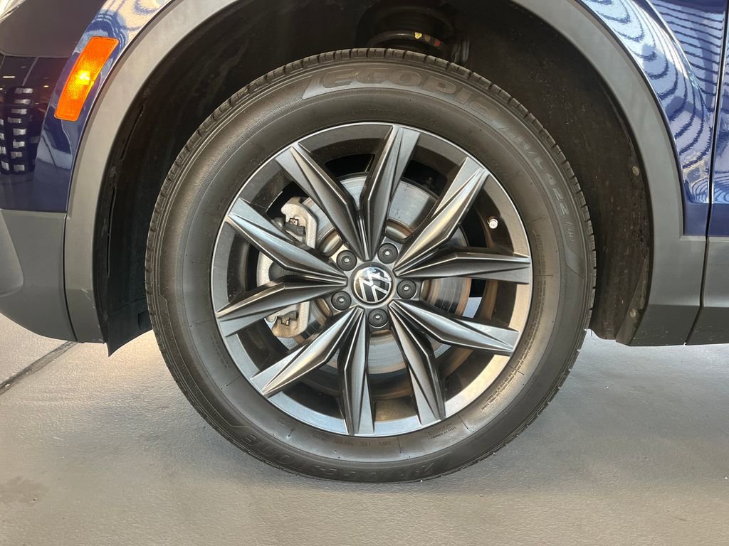 Certified 2023 Volkswagen Tiguan SE w/ Panoramic Sunroof Package image 5