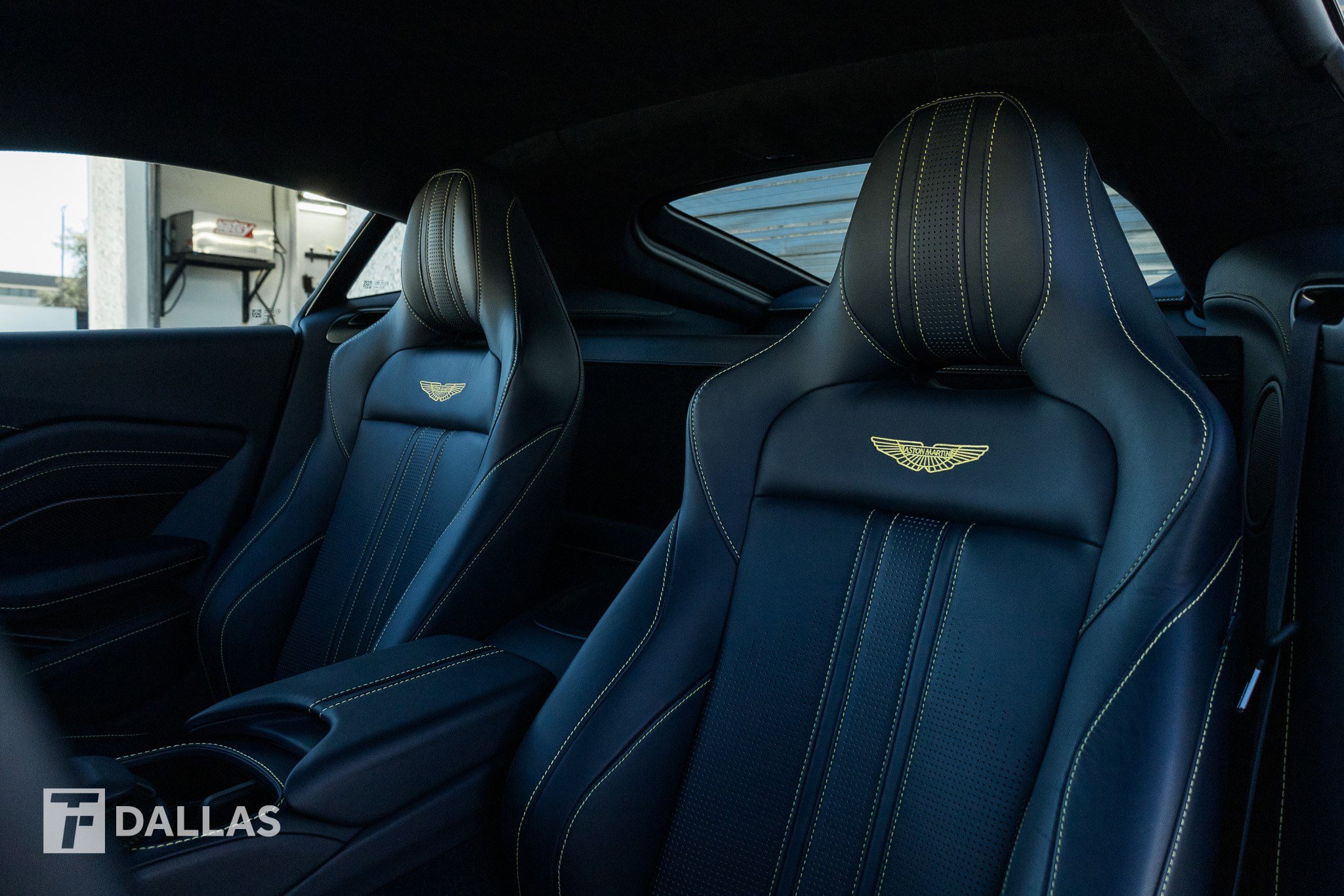 Used 2023 Aston Martin V8 Vantage Coupe image 23