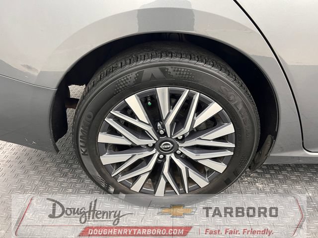 Used 2025 Nissan Altima 2.5 SV FWD image 17