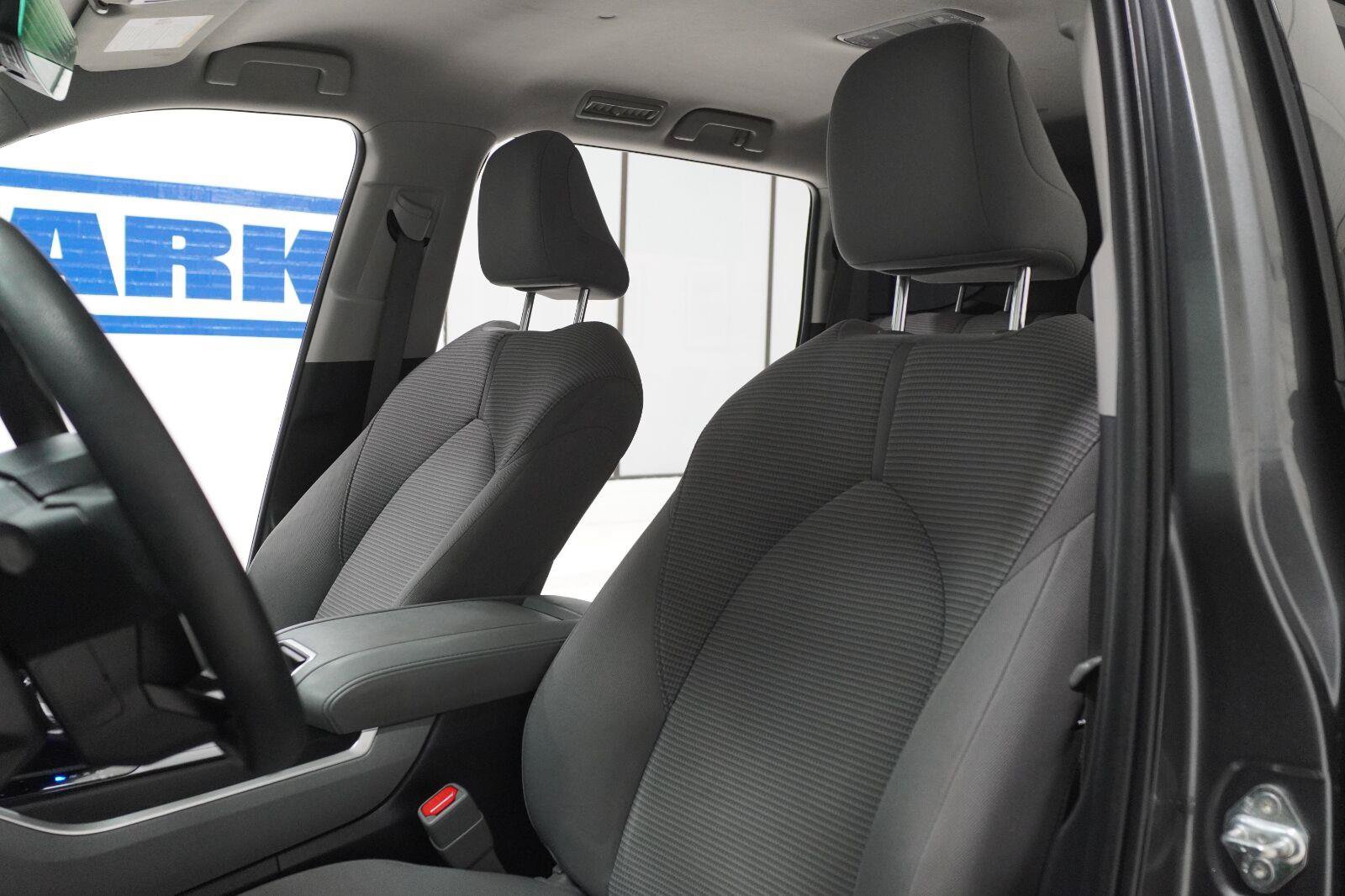 Used 2022 Toyota Highlander L FWD image 6