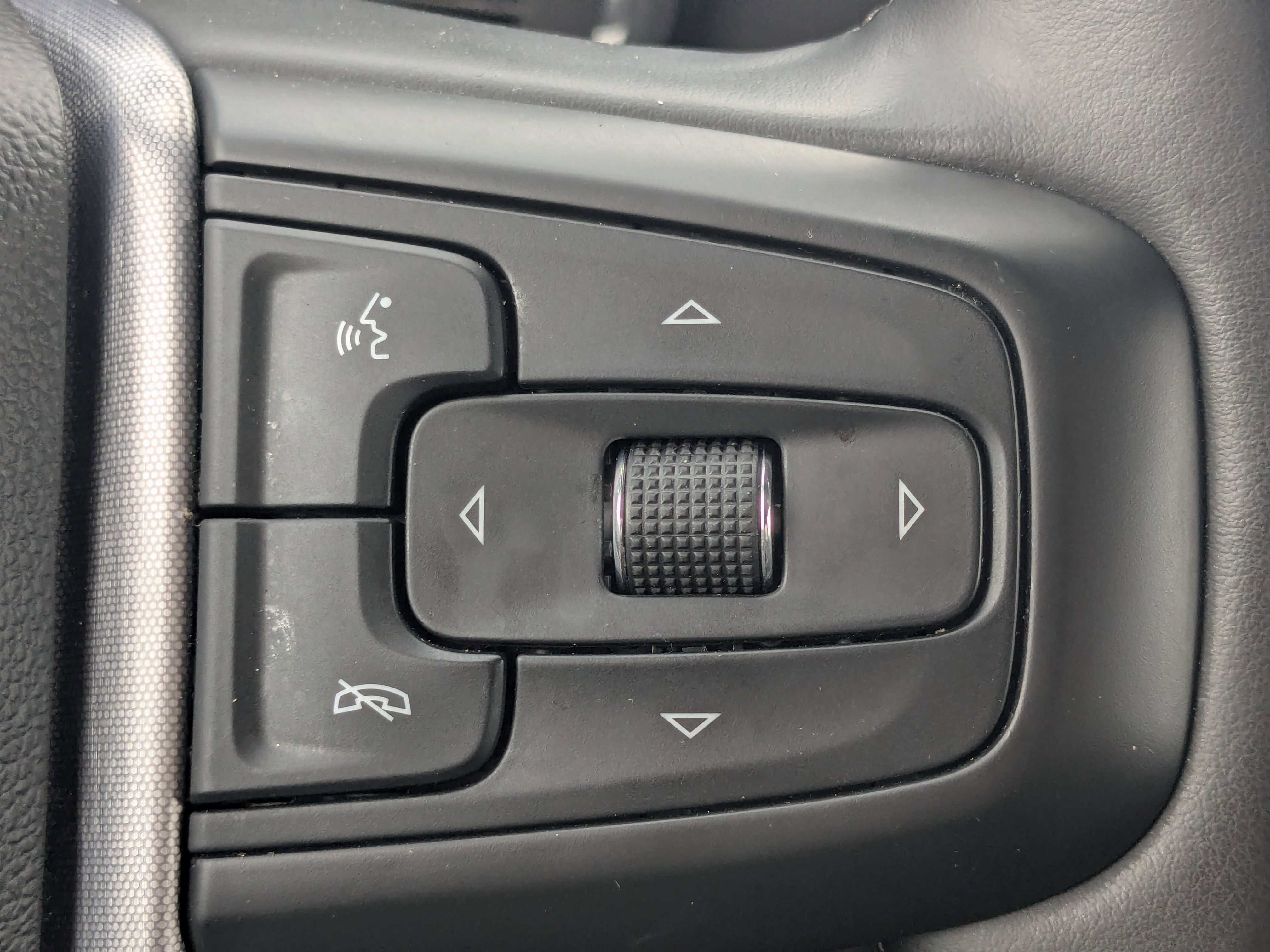 Used 2024 GMC Yukon SLT image 35