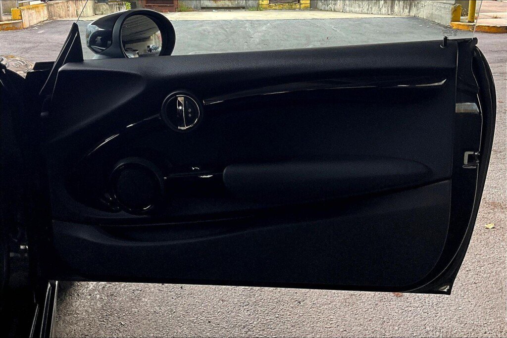 Used 2021 MINI Cooper 2-Door Hardtop image 14