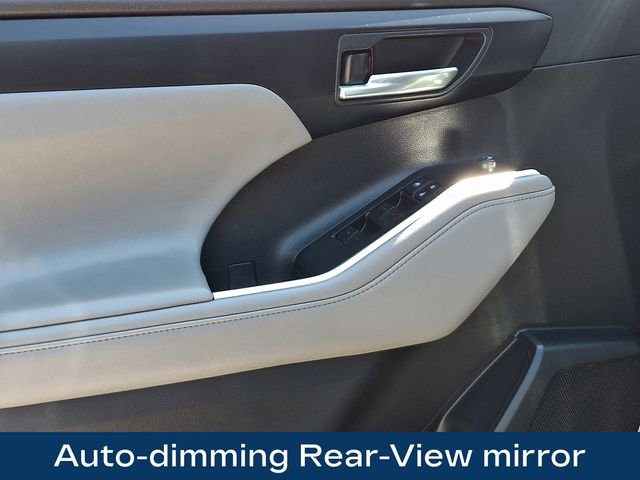 Used 2021 Toyota Highlander XLE AWD/4WD image 21