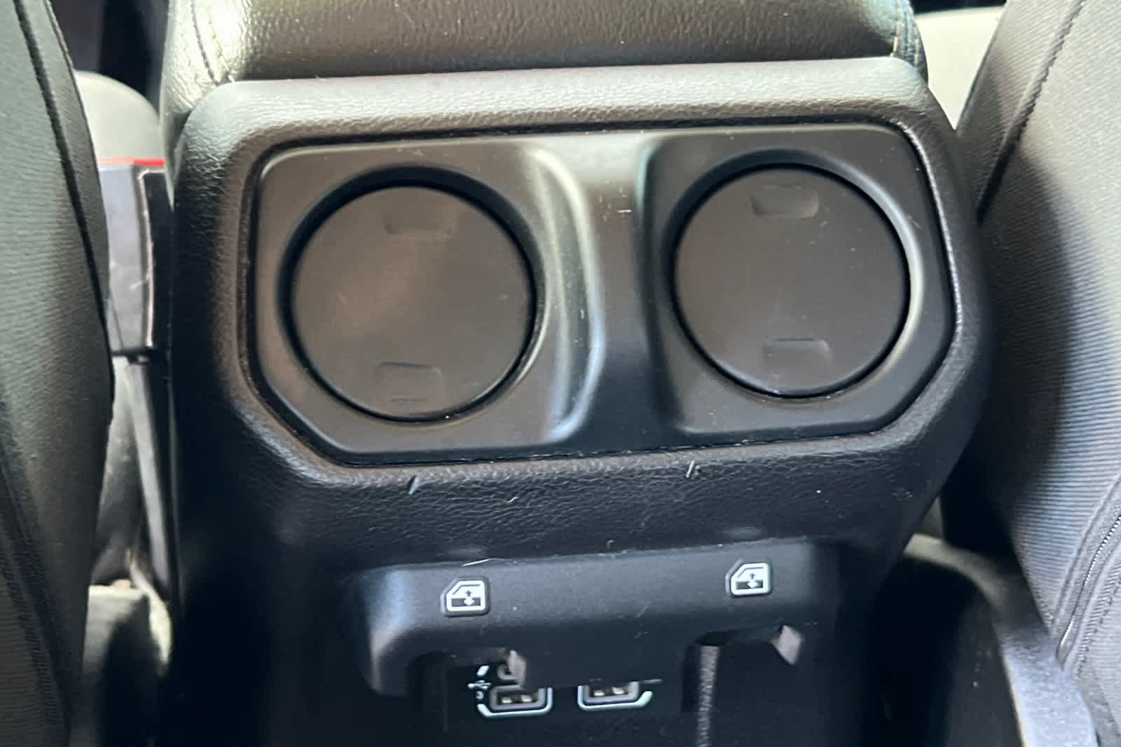 Used 2018 Jeep Wrangler Unlimited Sahara w/ Uconnect 4C Nav & Sound Group AWD/4WD image 14