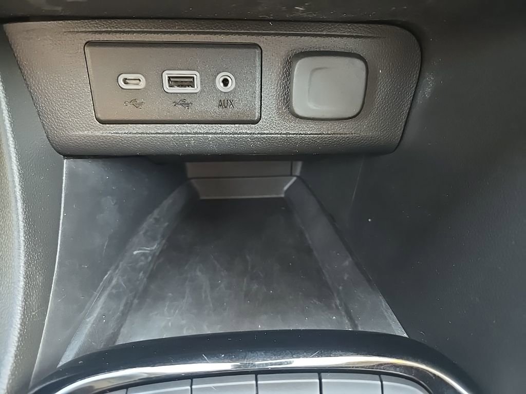 Used 2023 Buick Encore GX Essence w/ Experience Buick Package FWD image 45