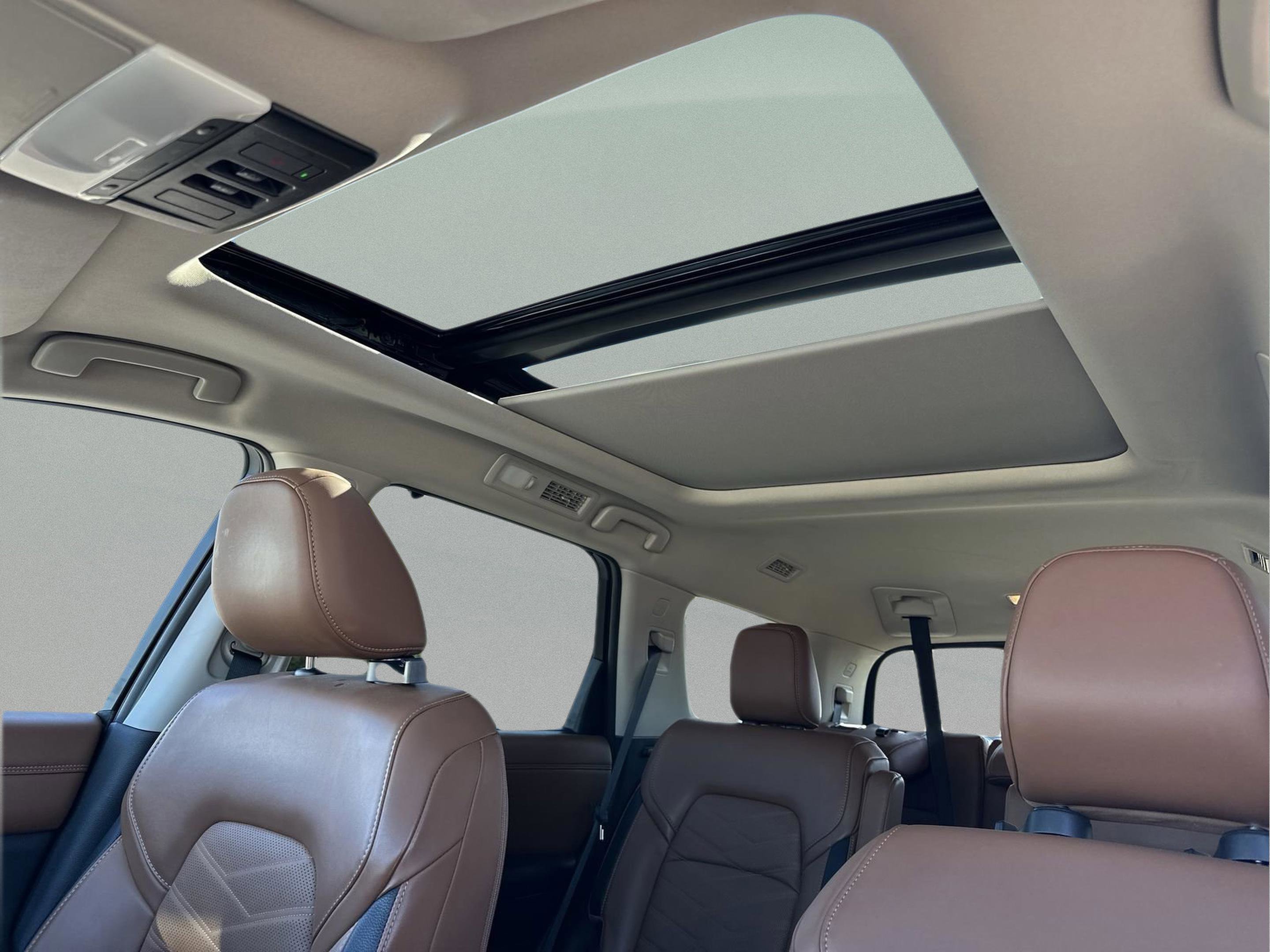 Used 2024 Nissan Pathfinder Platinum image 33