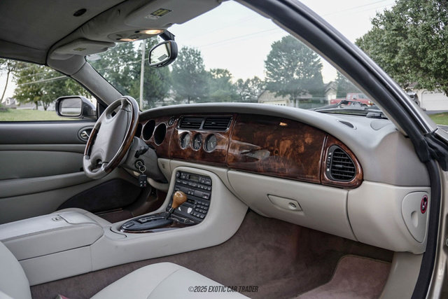 Used 1999 Jaguar XK8 Convertible image 37