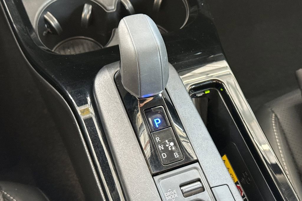Used 2025 Toyota Prius XLE FWD image 31