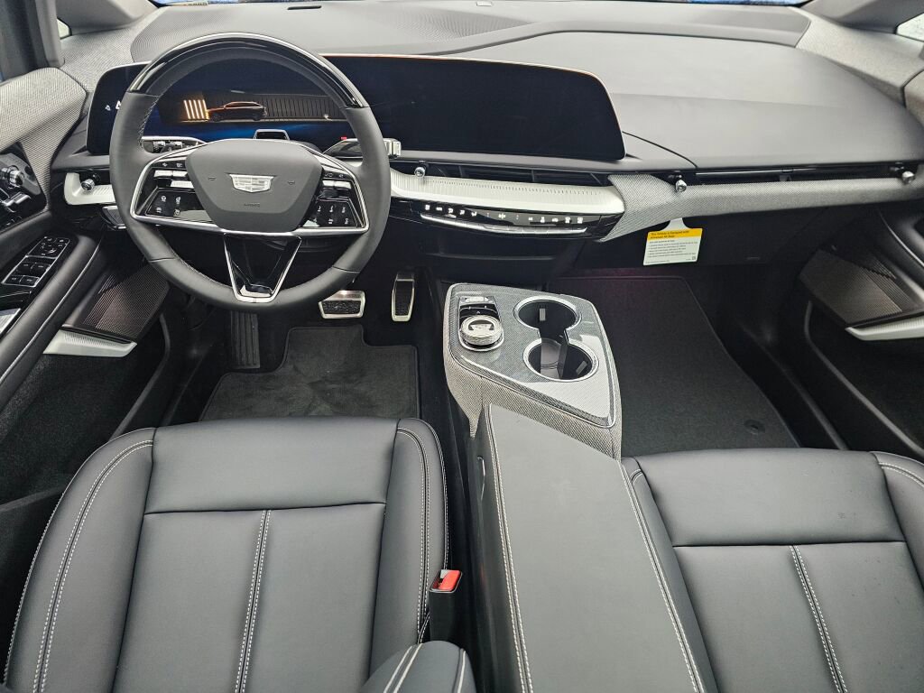 New 2026 Cadillac Optiq Luxury 1 image 21