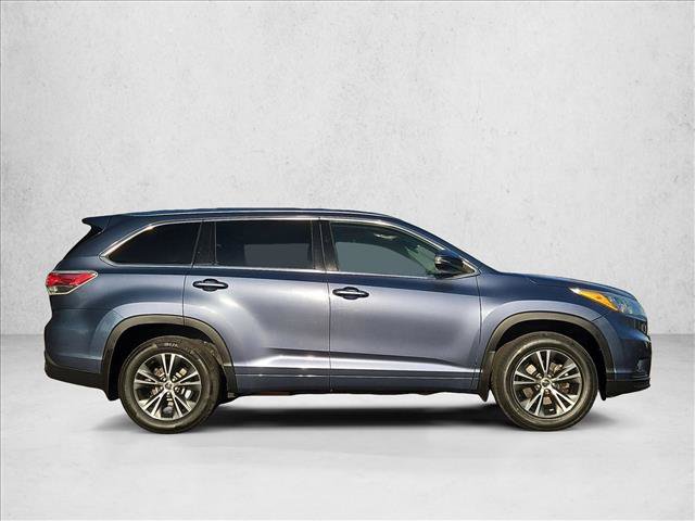 Used 2016 Toyota Highlander XLE AWD/4WD image 4