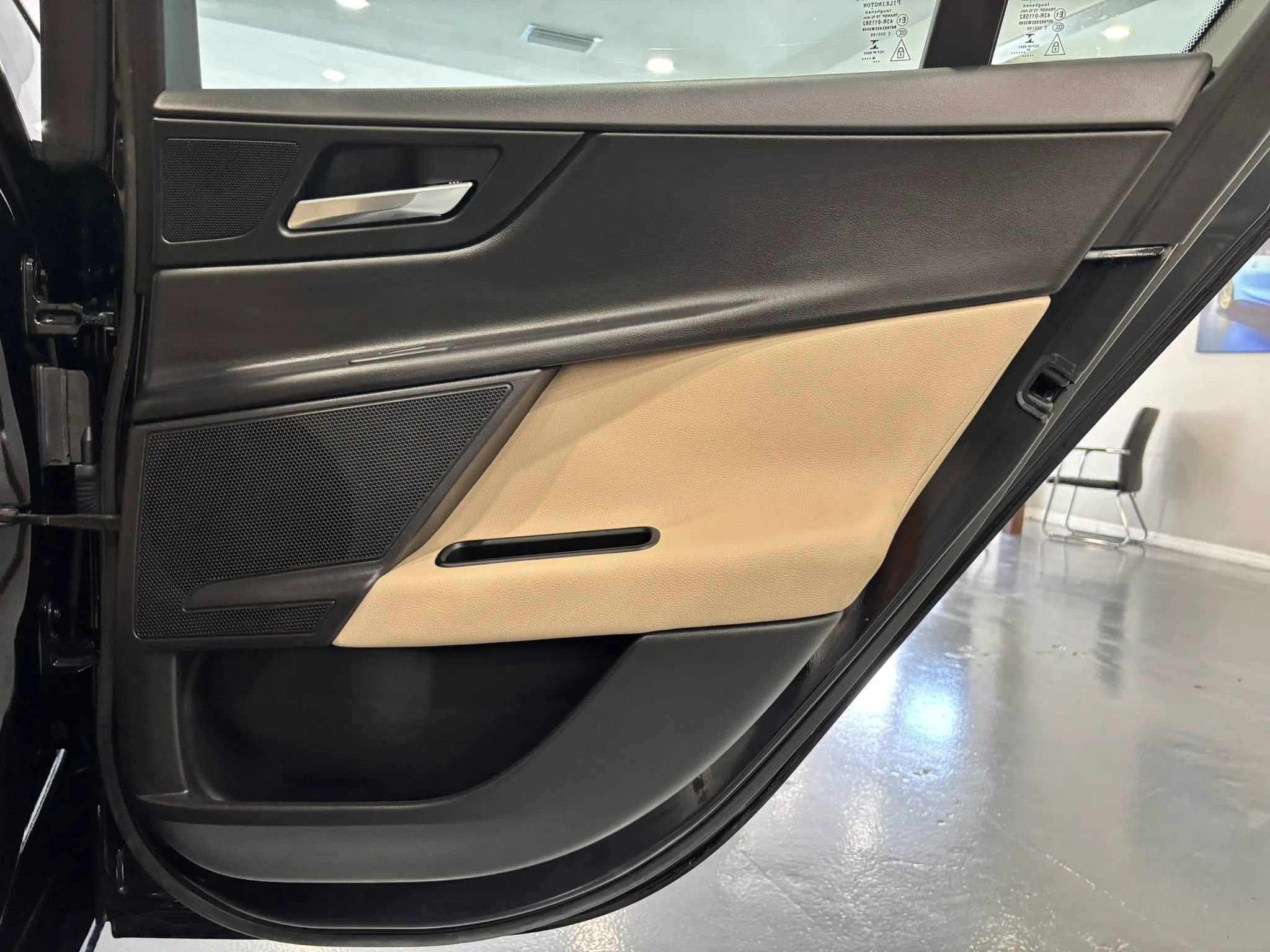 Used 2017 Jaguar XE Premium image 42
