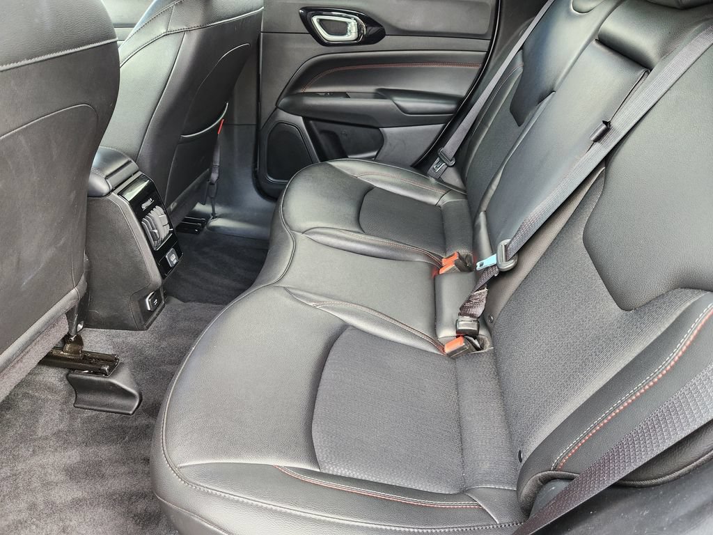 Used 2025 Jeep Compass Trailhawk AWD/4WD image 19
