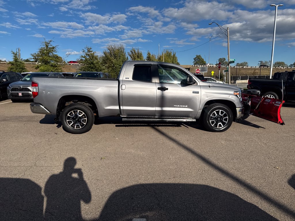 Used 2015 Toyota Tundra SR5 AWD/4WD image 9