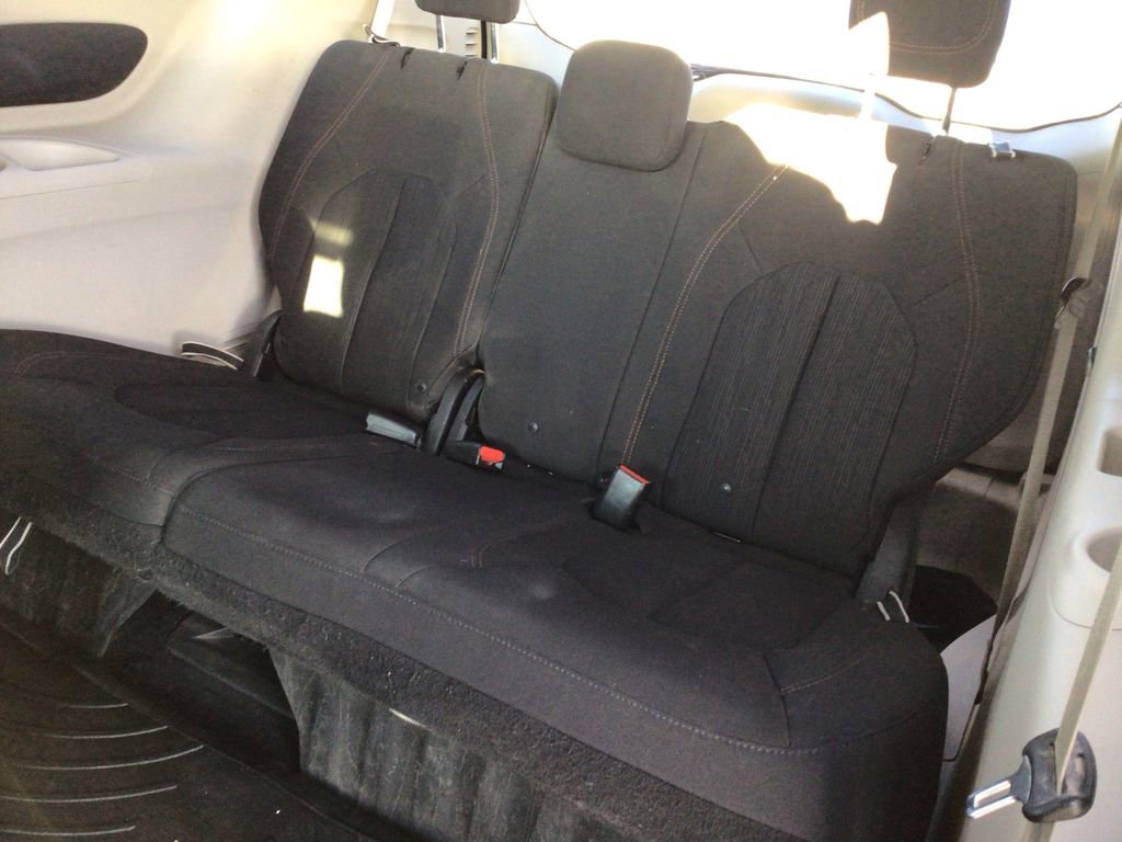 Used 2019 Chrysler Pacifica Touring image 15