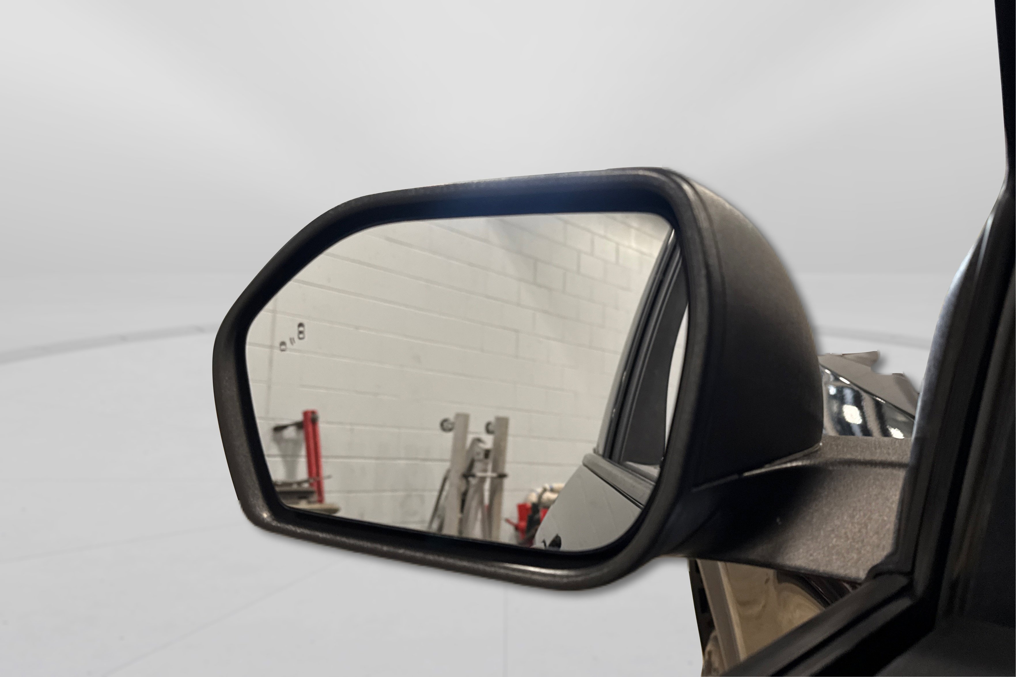 Used 2020 Ford Explorer XLT w/ Comfort Package AWD/4WD image 14