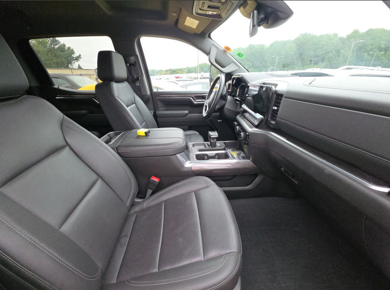 Used 2024 Chevrolet Silverado 1500 LTZ AWD/4WD image 12