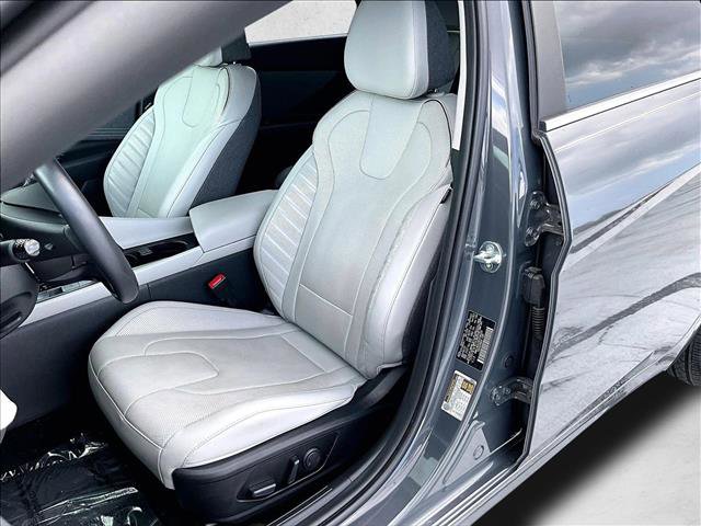 Used 2023 Hyundai Elantra Limited image 27