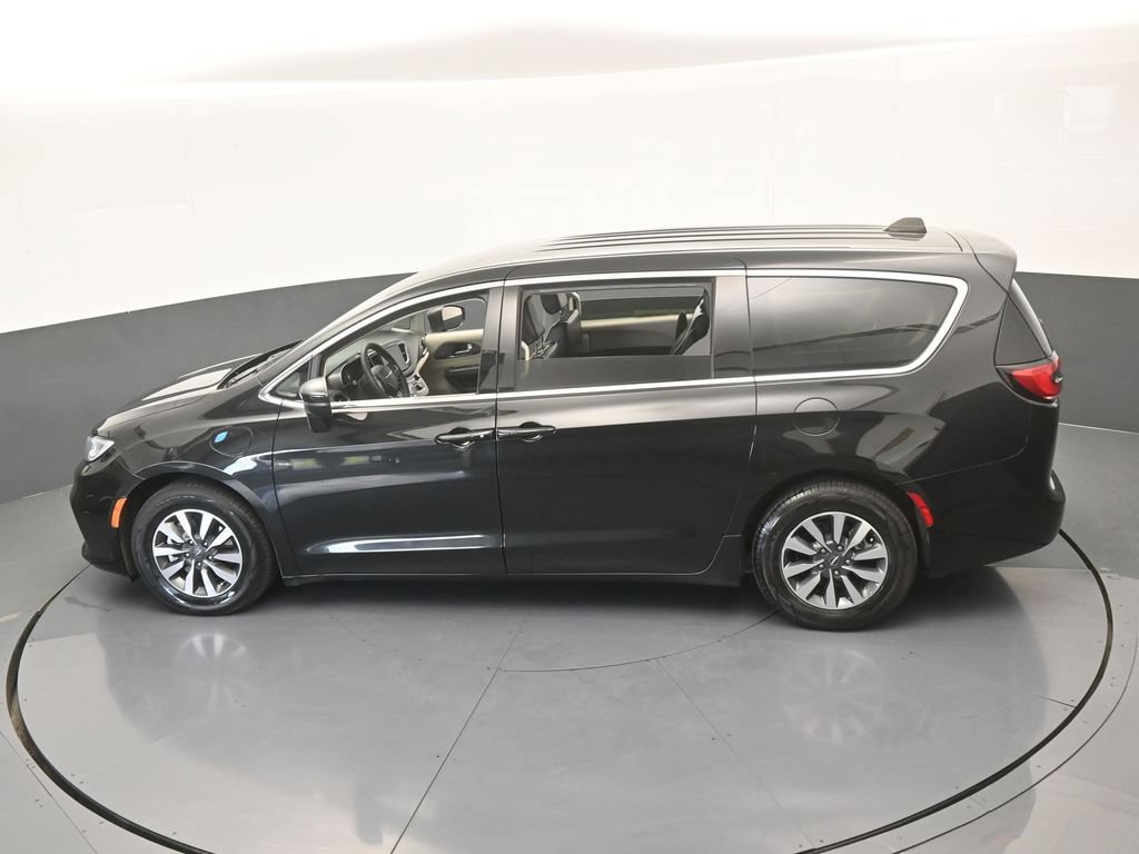 Used 2023 Chrysler Pacifica Touring-L FWD image 53