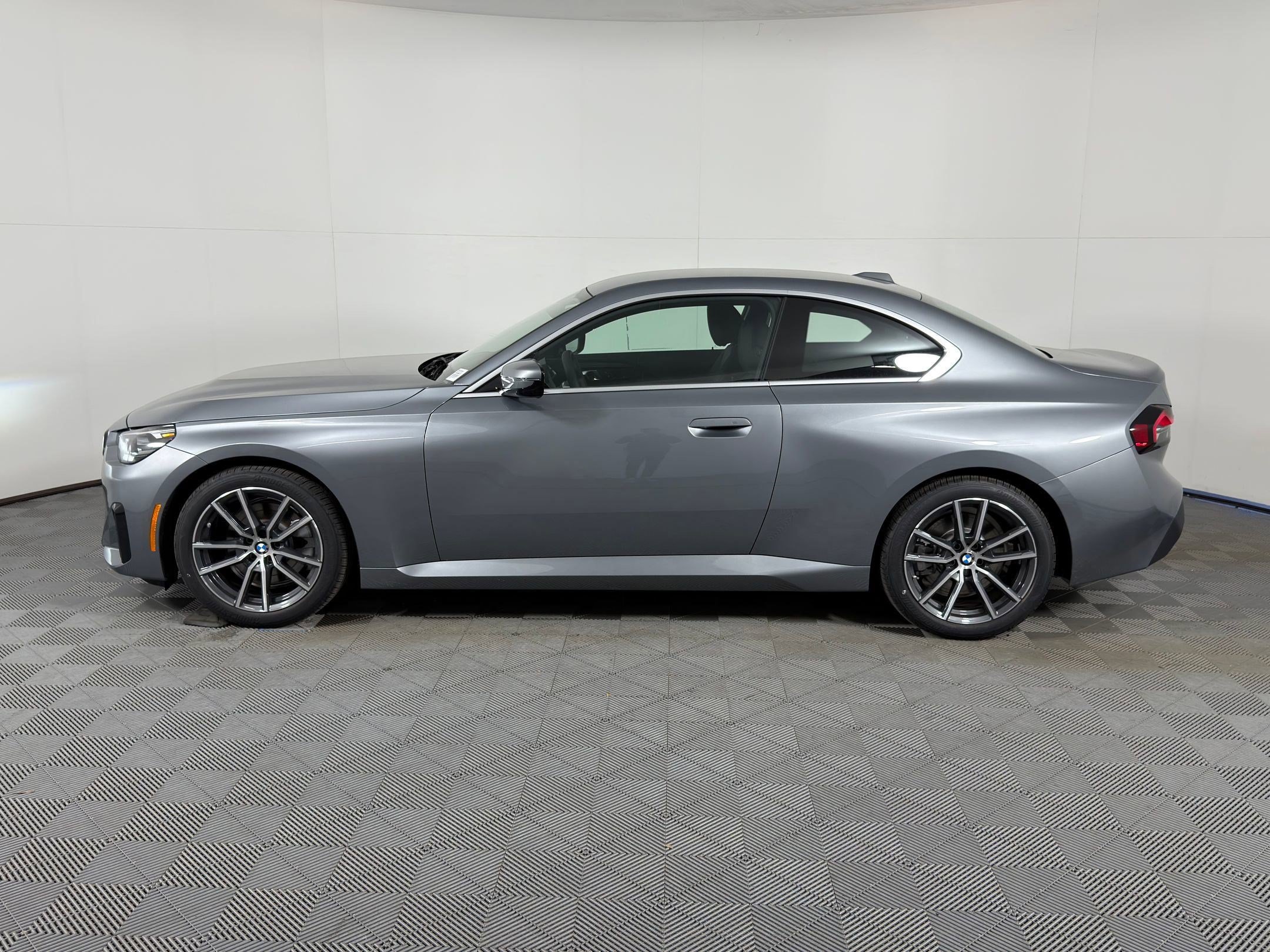 Used 2026 BMW 230i Coupe RWD image 2