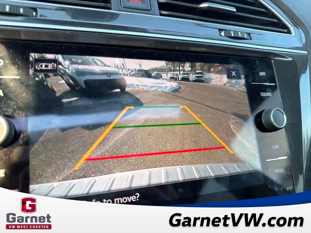 Certified 2024 Volkswagen Tiguan SE w/ Panoramic Sunroof Package image 17