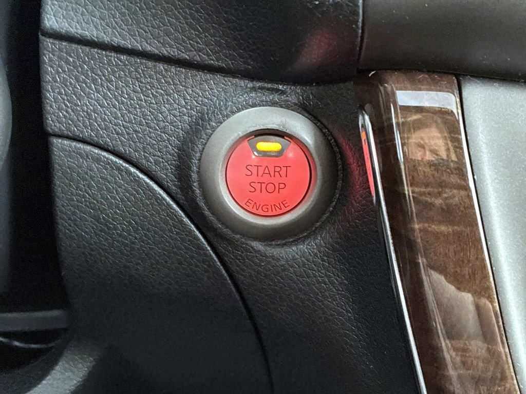 Used 2014 Nissan Sentra SL w/ Premium Package FWD image 29
