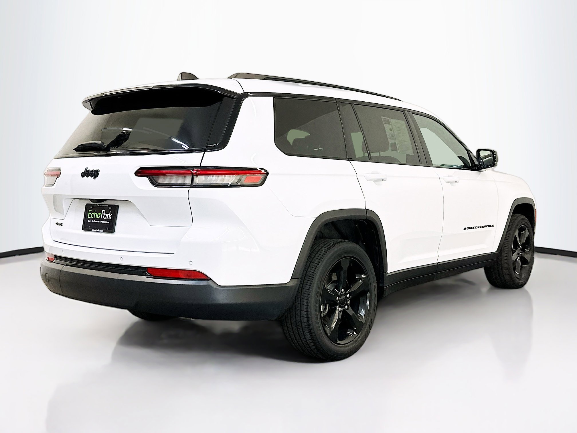 Used 2023 Jeep Grand Cherokee L Laredo image 9